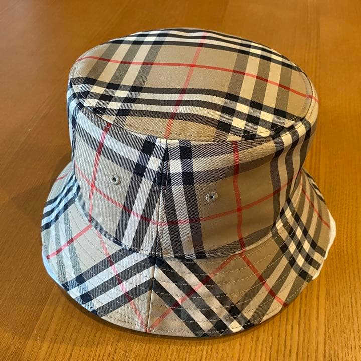 Burberryベージュチェックバケットハット