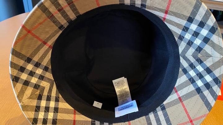 Burberryベージュチェックバケットハット