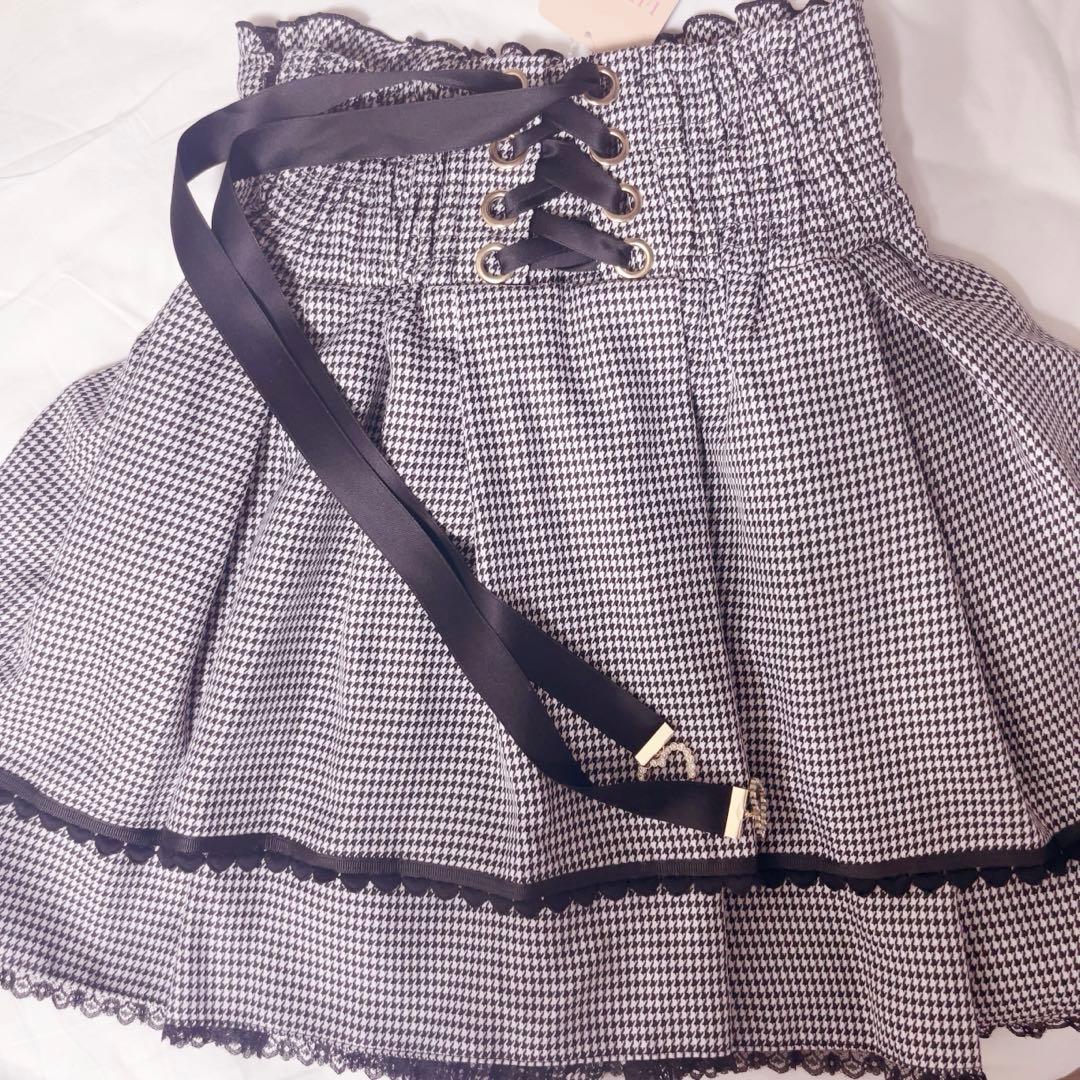 【新品未使用】リズリサ LIZLISA 2連リボンベルトスカパン