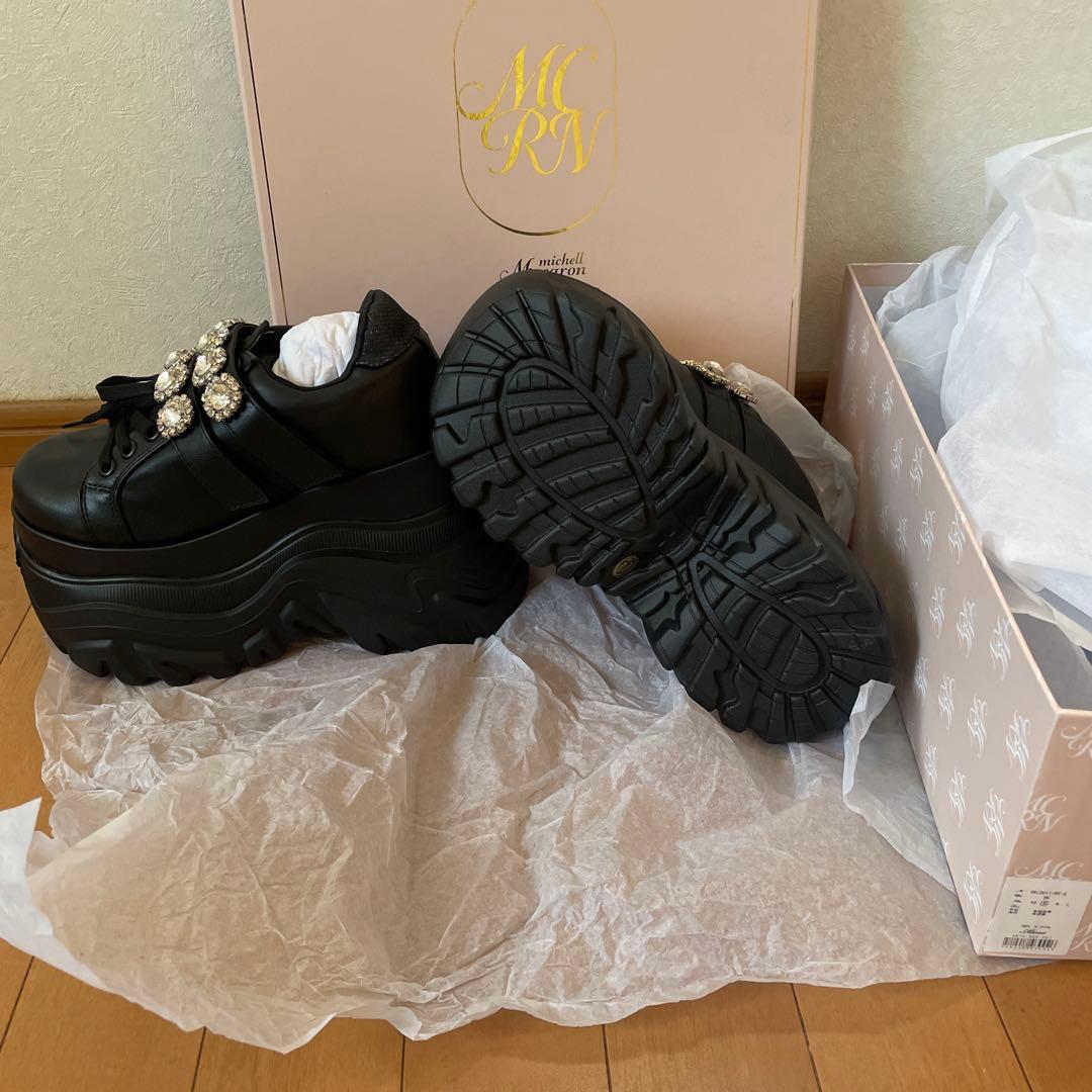 ミシェルマカロン ボリュームソールビジューベルトスニーカー Sサイズ　黒　厚底①
