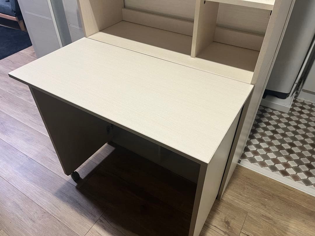 ニトリ　ホワイト折りたたみ式デスク
