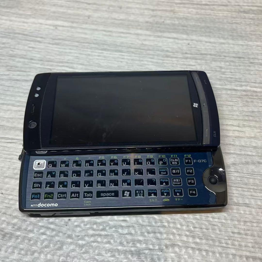 NTT docomo F-07C Windows 7搭載 QWERTYキーボード