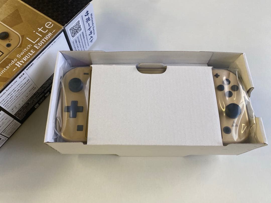 【新品・未使用】ゼルダの伝説 ハイラルエディション スイッチ ライト 任天堂