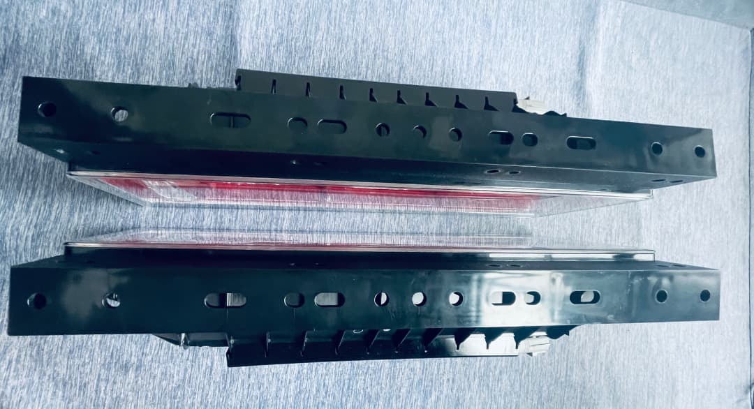 小糸3連リアコンビネーションランプ 220-11075JAPAN