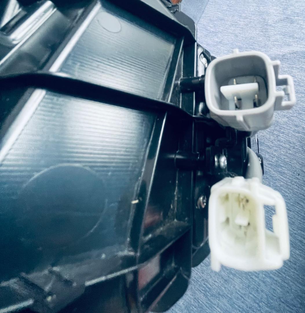 小糸3連リアコンビネーションランプ 220-11075JAPAN