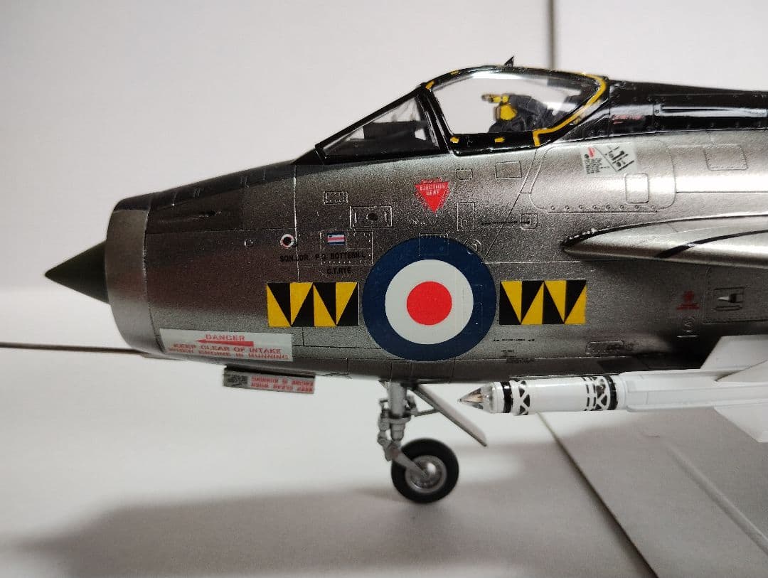 プラモデル完成機　1/48　E.E.ライトニングF1