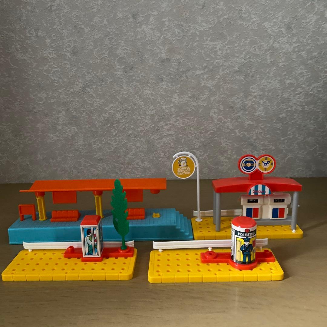 【レトロ】トミカタウン＆つながる道路セット売り　収納ケース・箱・おまけ付き