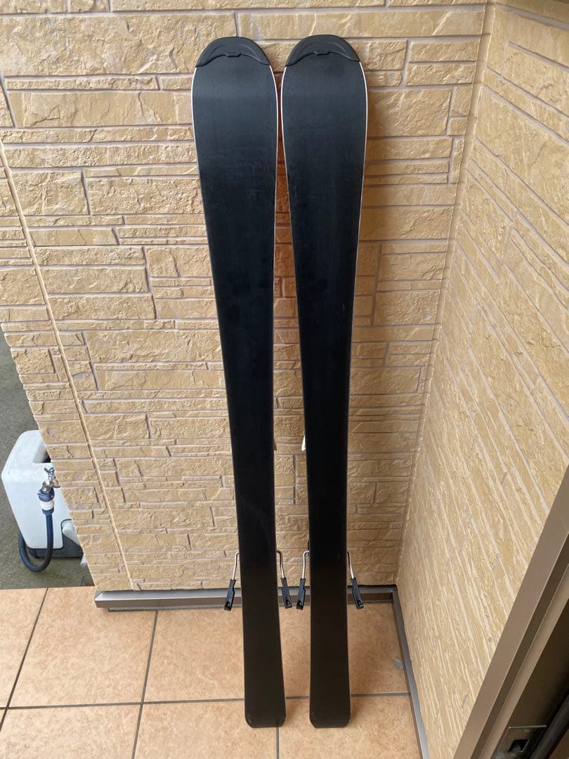 スキー学習に、Salomonスキー板130とストック90セット　サロモンジュニア