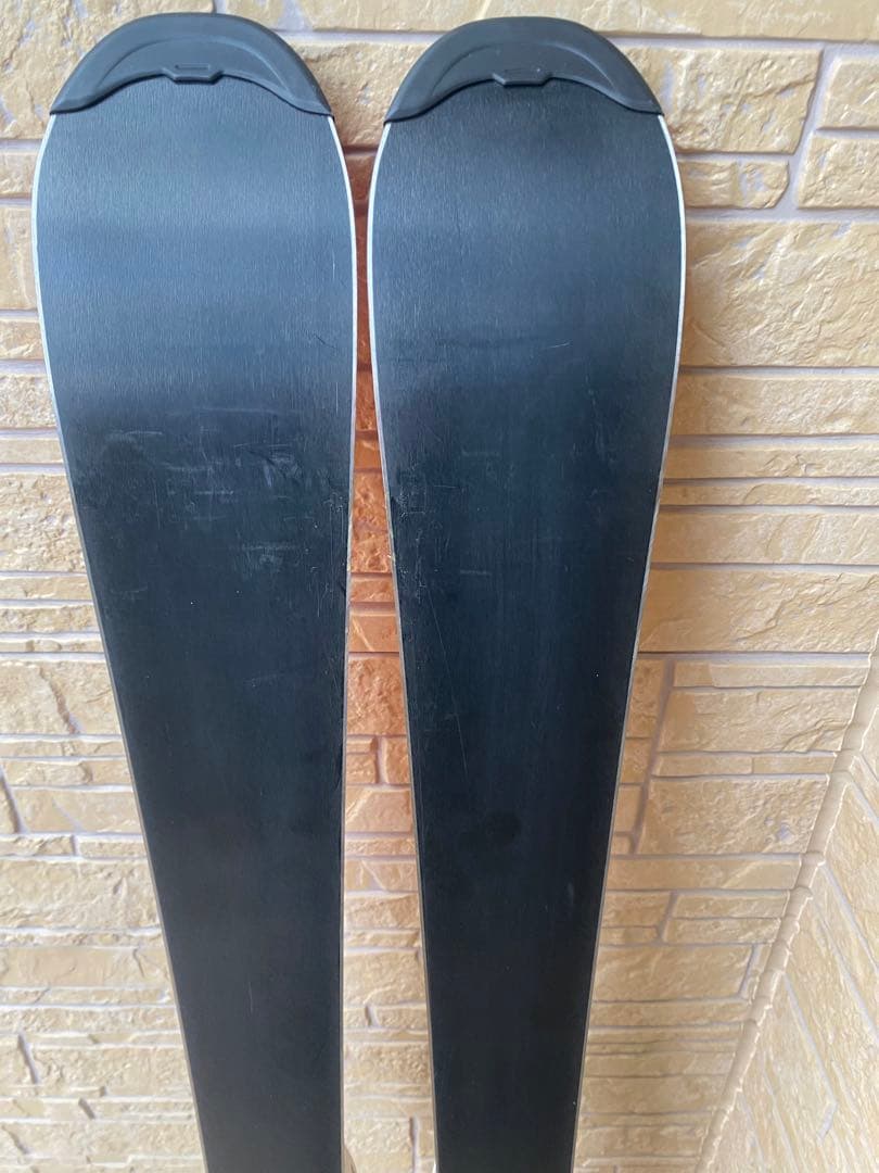 スキー学習に、Salomonスキー板130とストック90セット　サロモンジュニア