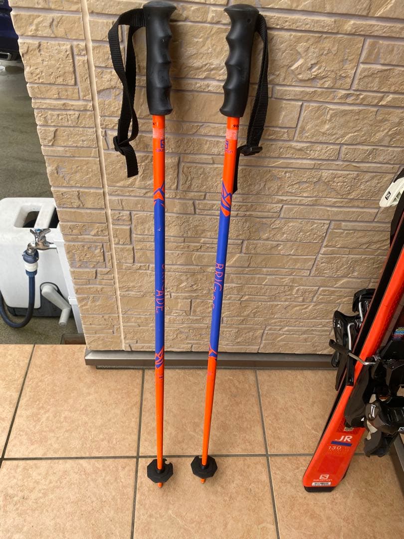 スキー学習に、Salomonスキー板130とストック90セット　サロモンジュニア