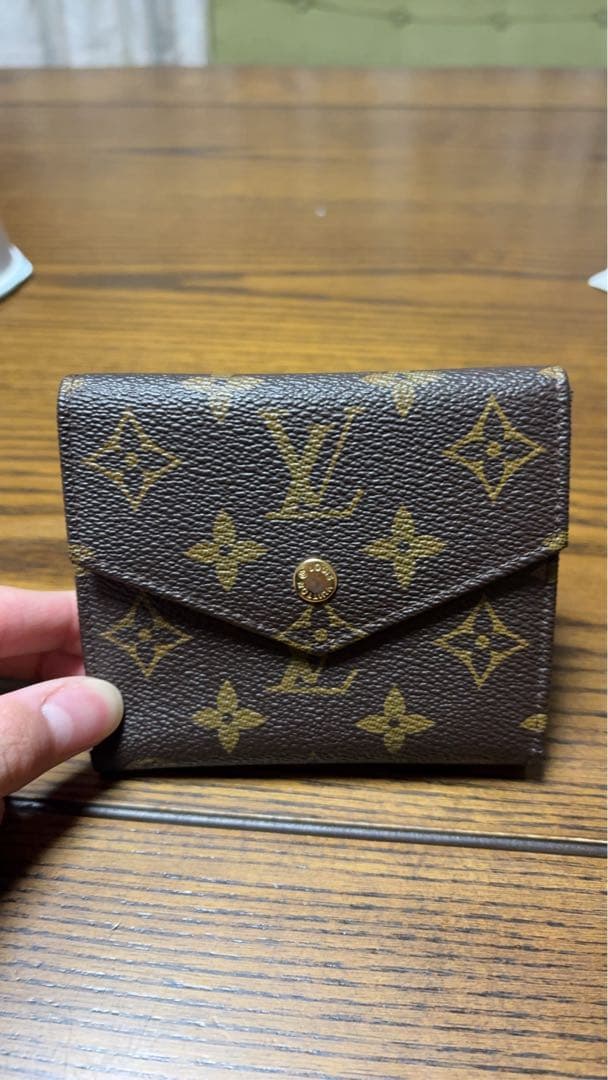 Louis Vuitton モノグラム ポルトフォイユヴィクトリーヌ三つ折り財布