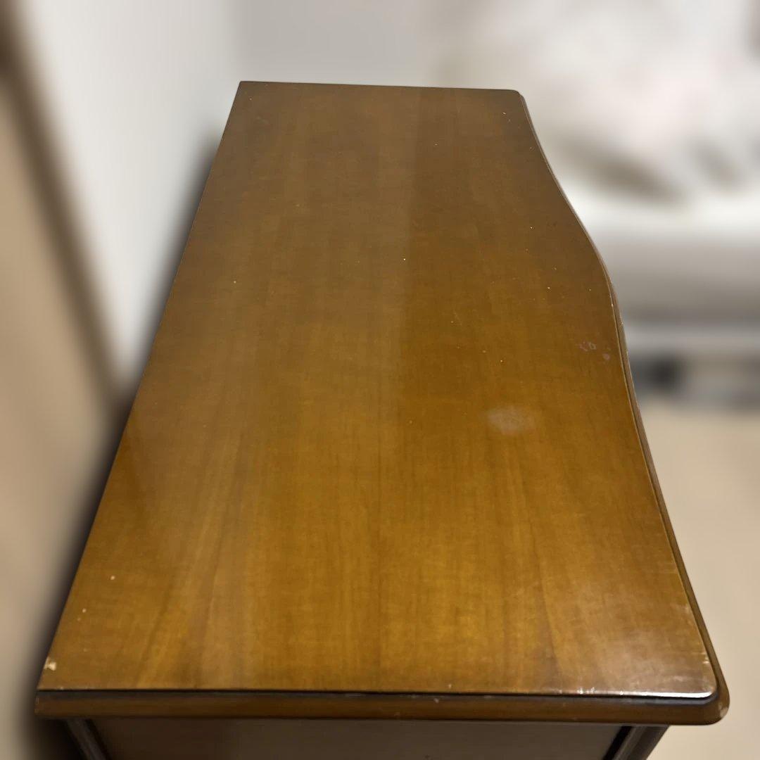 イタリア製家具 エレガントな猫脚の逸品