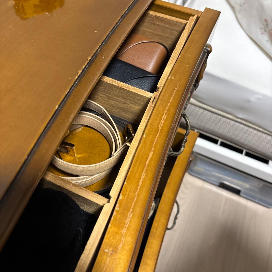 イタリア製家具 エレガントな猫脚の逸品