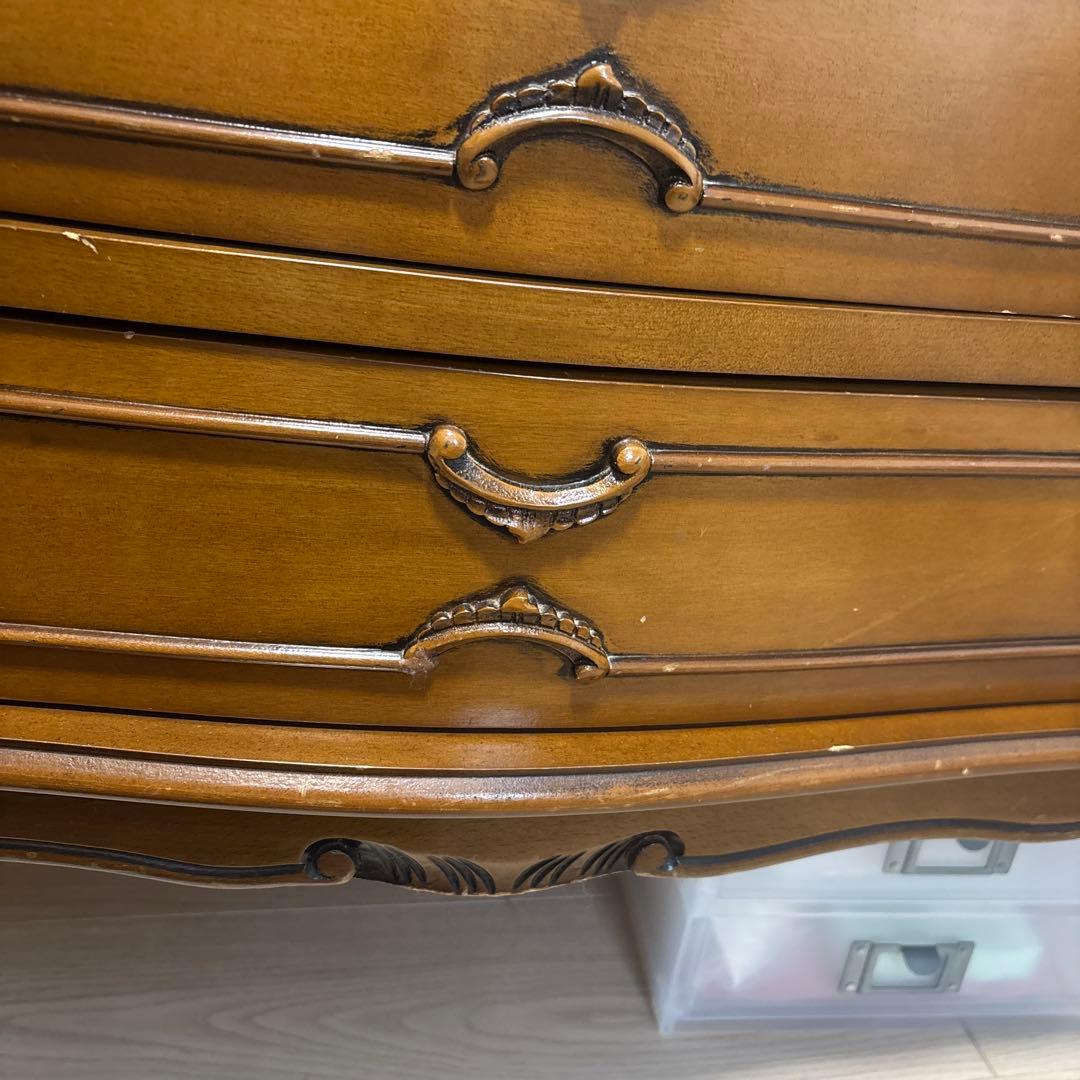 イタリア製家具 エレガントな猫脚の逸品