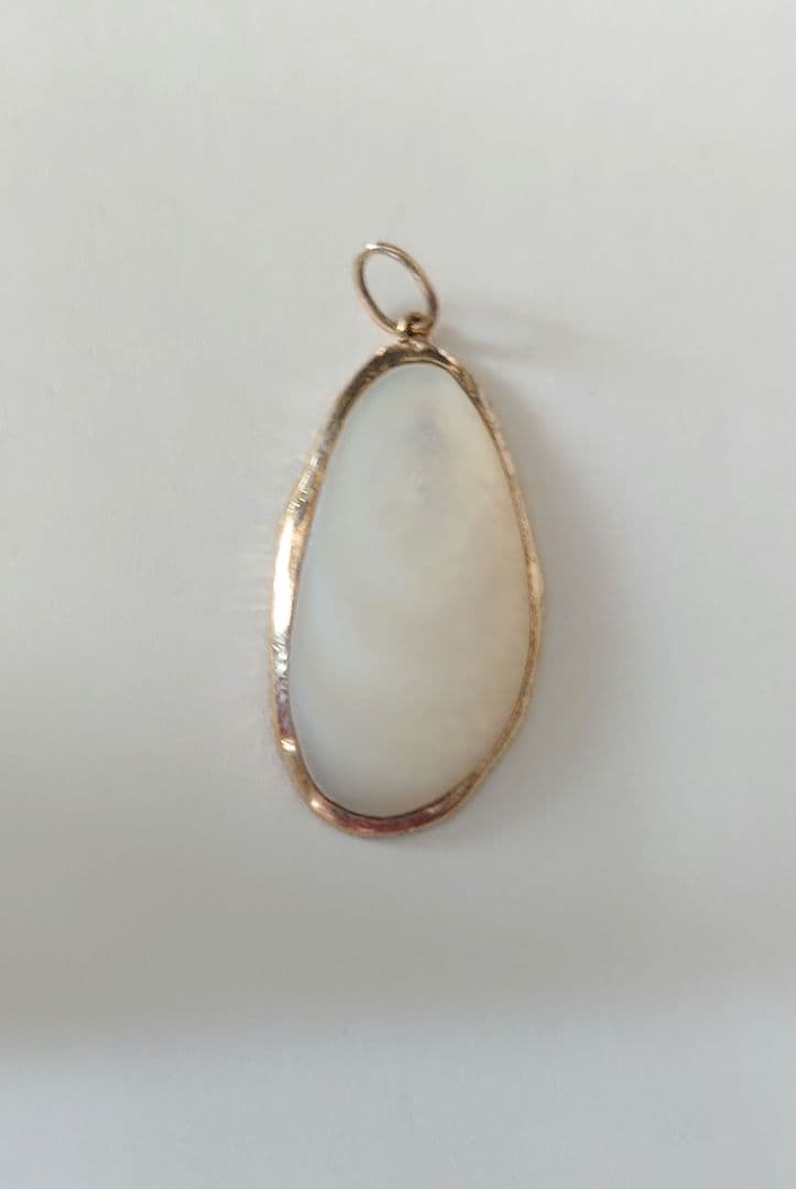 agete 白蝶貝 ゴールド チャーム