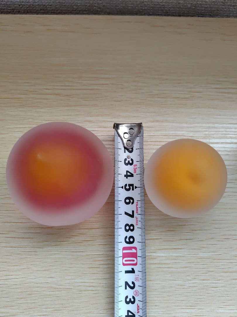 桃と枇杷のようなペーパーウエイト