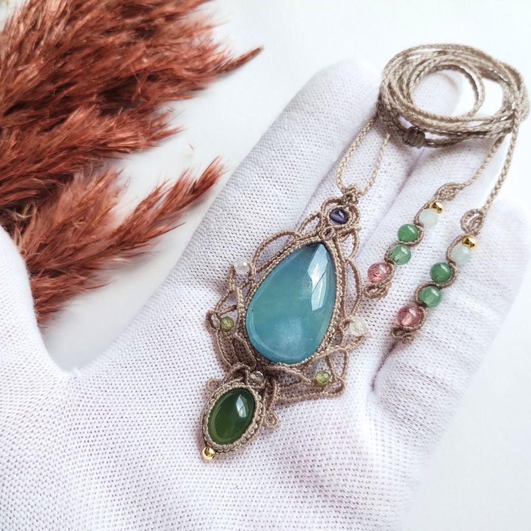 アクアマリン＆サーペンティンのマクラメネックレス　ペンダント　天然石