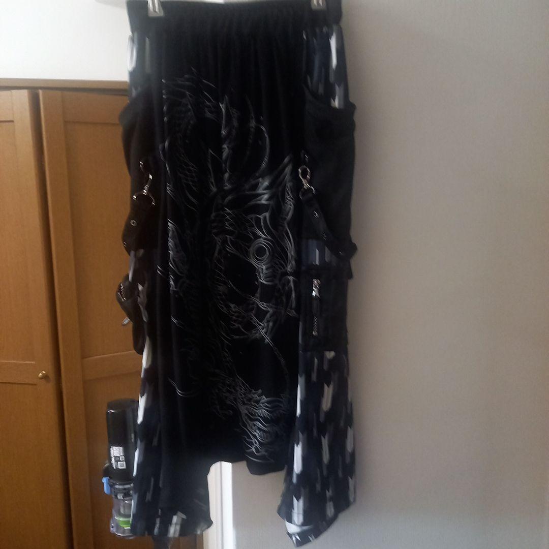 ドラゴンプリントのカジュアルサロペット