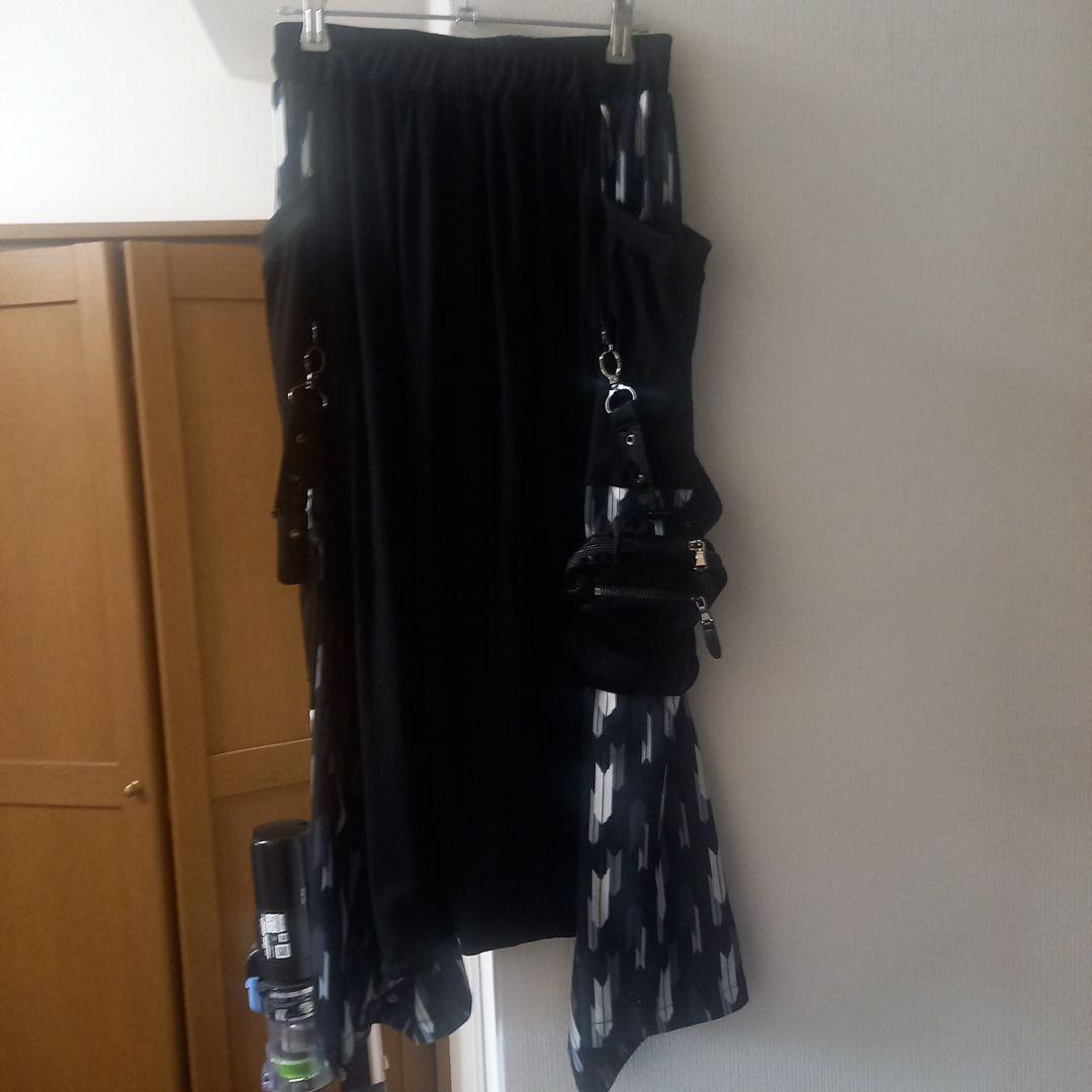 ドラゴンプリントのカジュアルサロペット