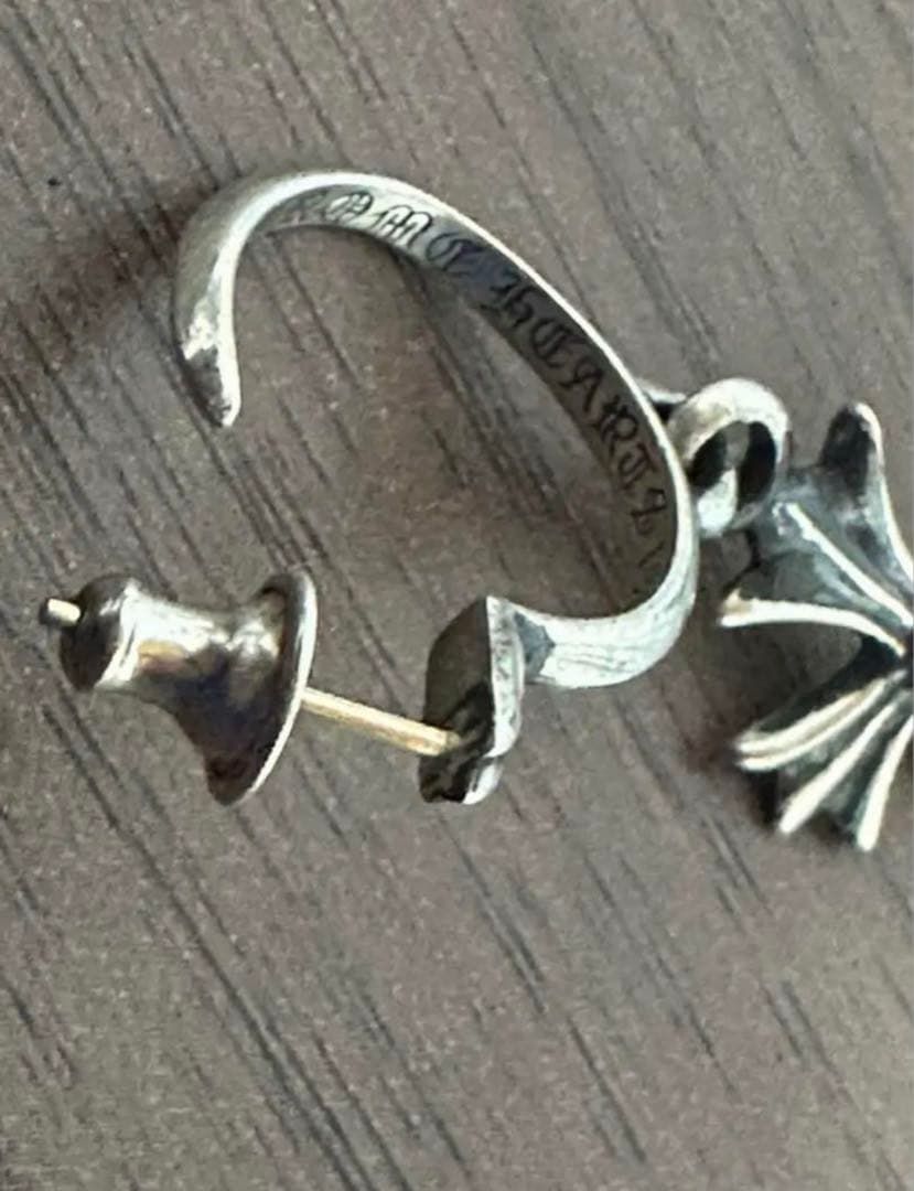 あ　クロムハーツ　タイニーCHクロス フープイヤリング(ピアス)