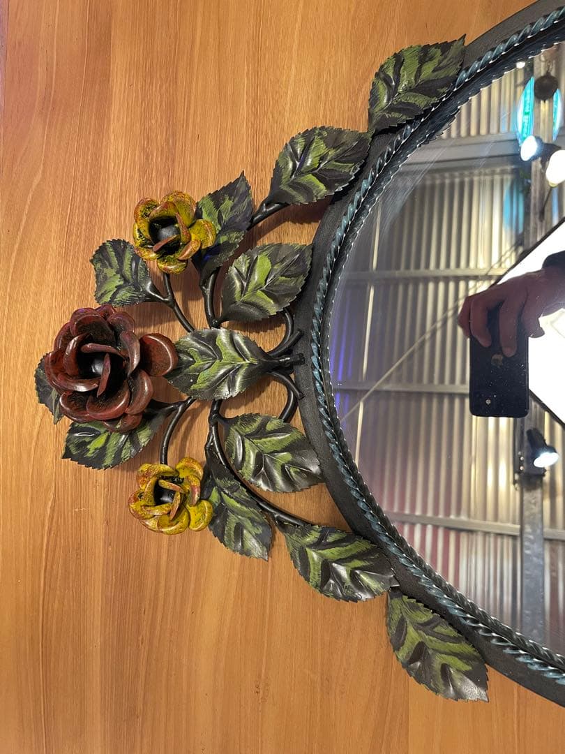 バラ装飾の楕円形壁掛け鏡