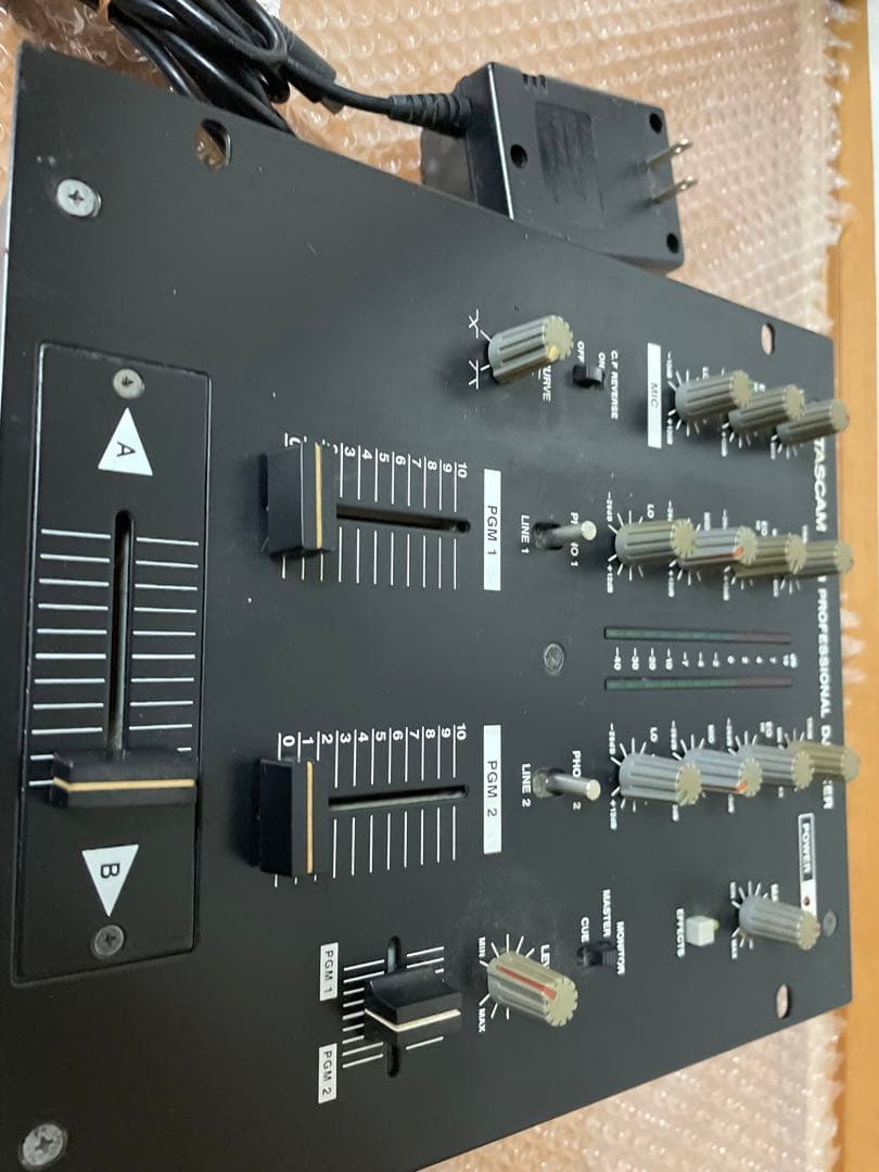TASCAM プロフェッショナルDJミキサー XS-3