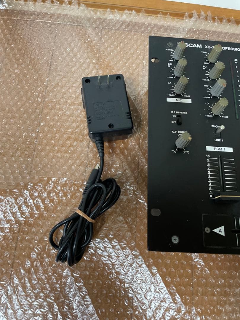 TASCAM プロフェッショナルDJミキサー XS-3