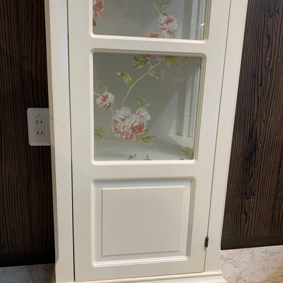 か*ん様 フラワーパターンのガラス扉キャビネット