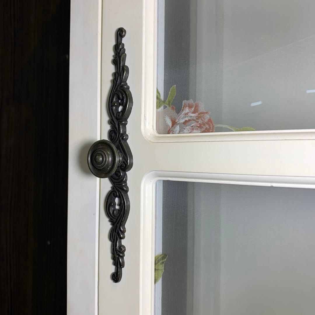 か*ん様 フラワーパターンのガラス扉キャビネット