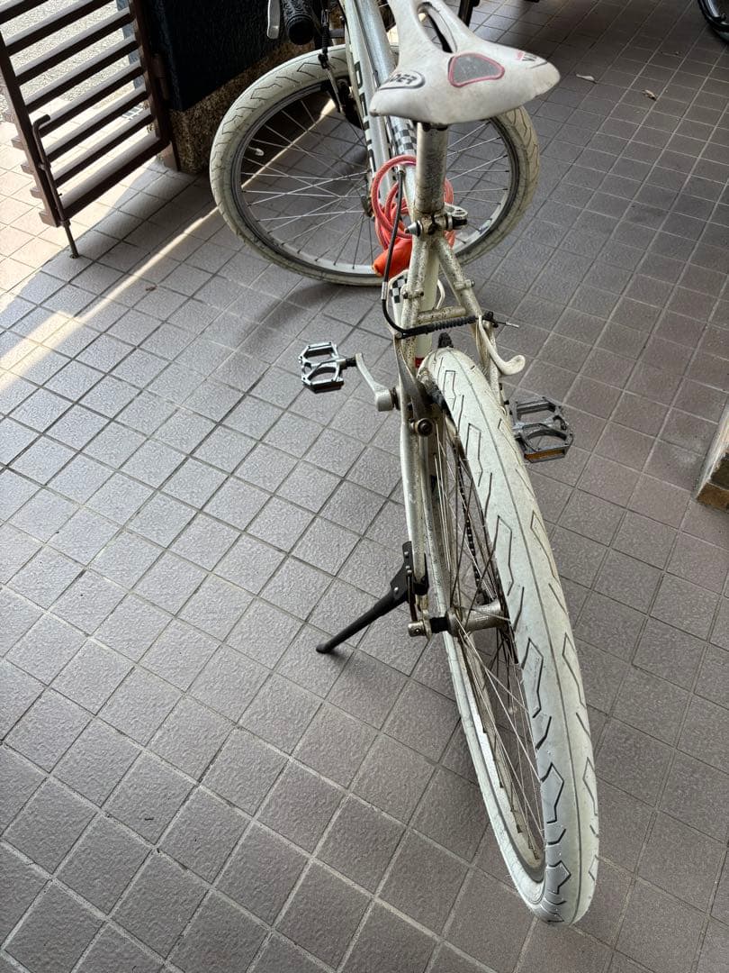 PEUGEOT クロスバイク ホワイトタイヤ VADERサドル