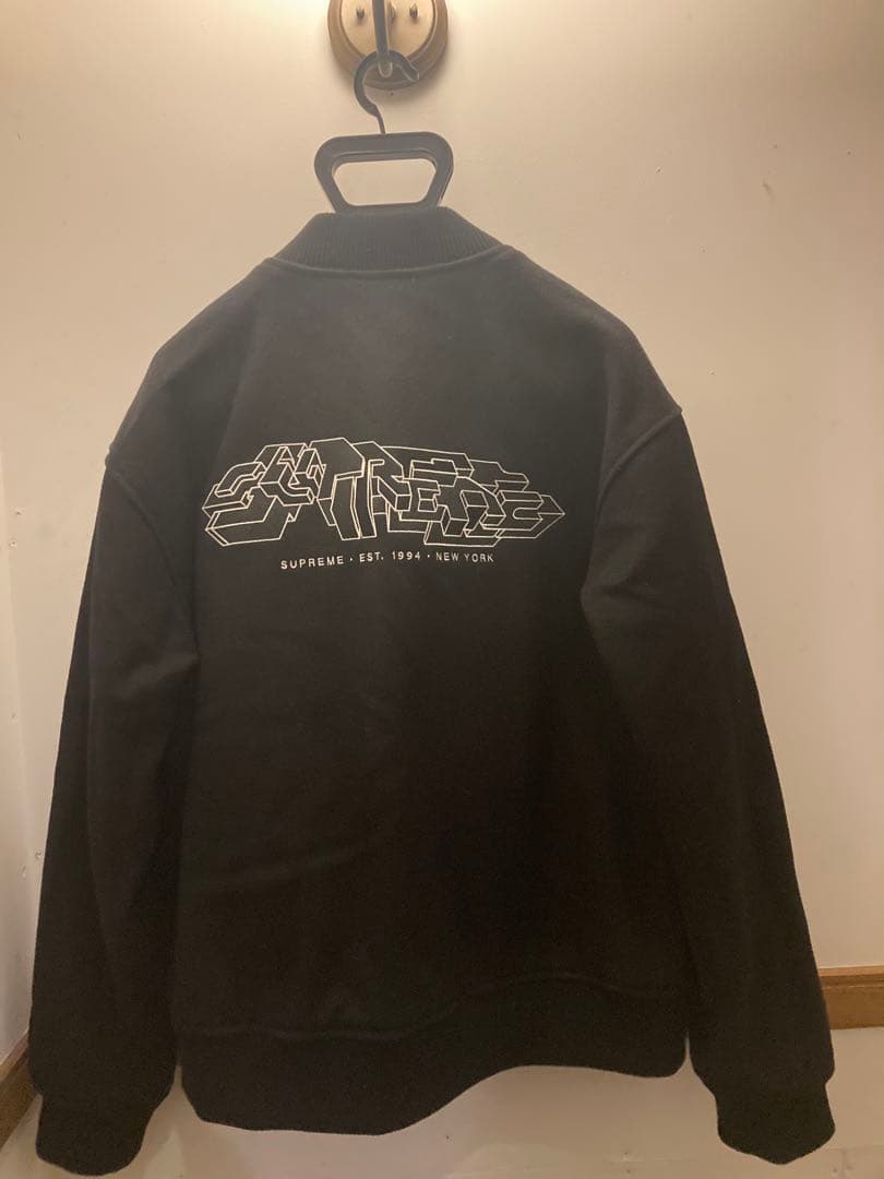 希少 L シュプリームSupreme デルタ ロゴ スタジャン バーシティ