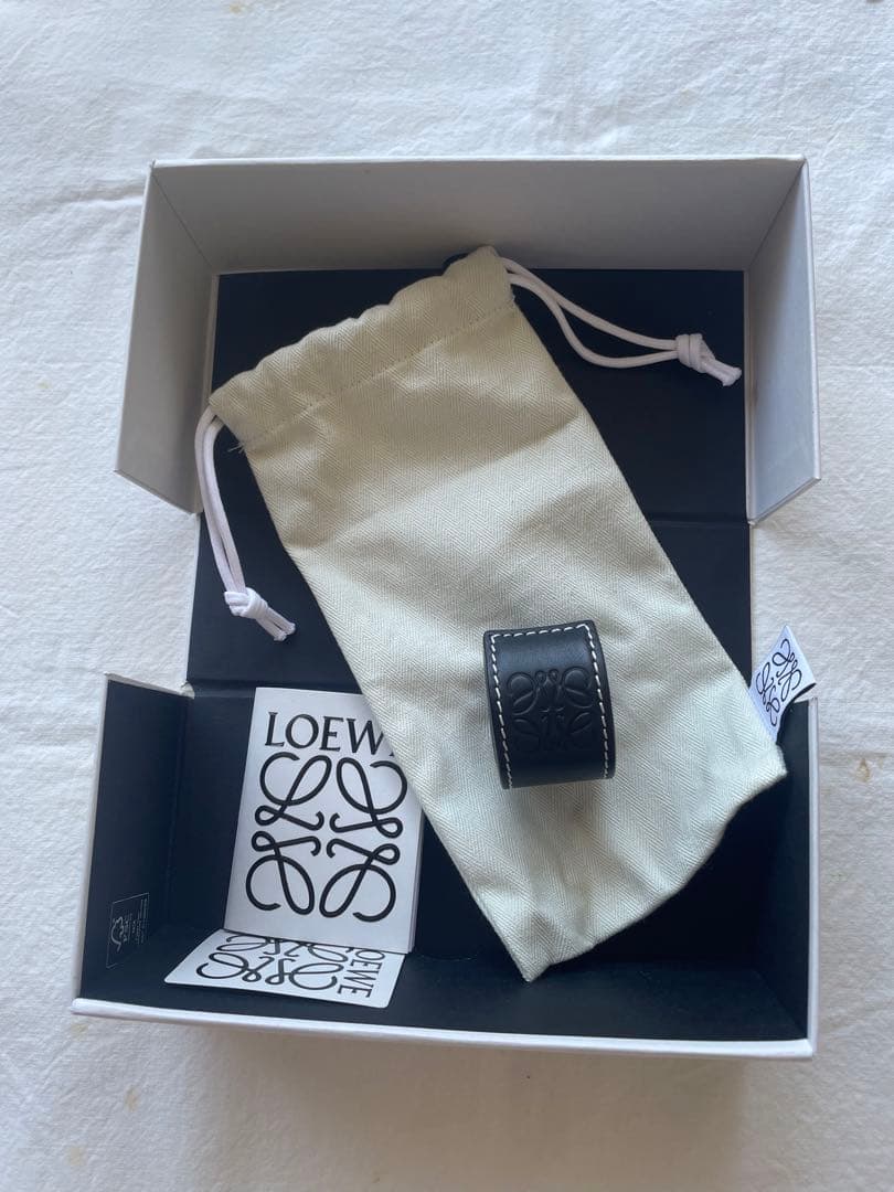 ロエベ　バングル