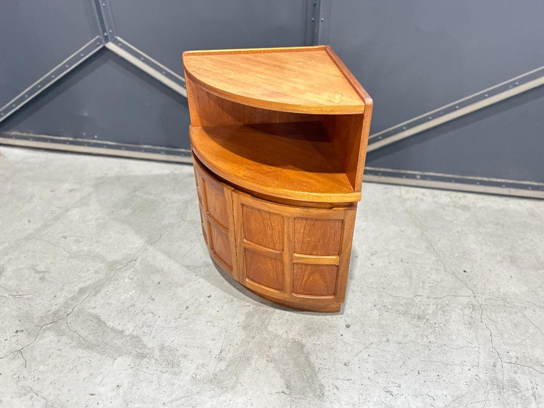 英国ヴィンテージ｜ネイサン / nathan｜コーナーキャビネット　サイドボード