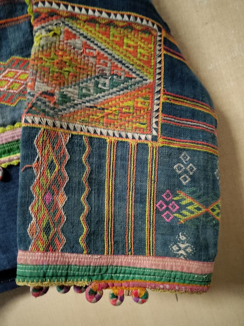 エスニック　パーカー　タイダム族手刺繍　リメイク衣類　新品　タイ製