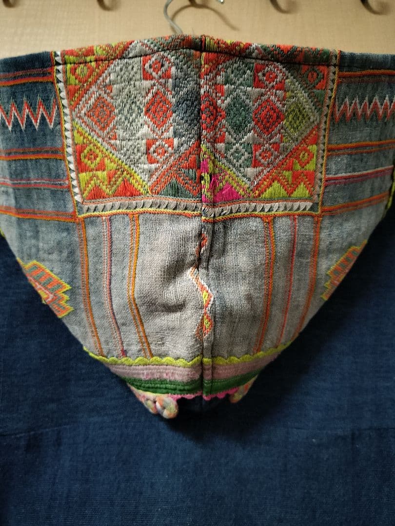 エスニック　パーカー　タイダム族手刺繍　リメイク衣類　新品　タイ製