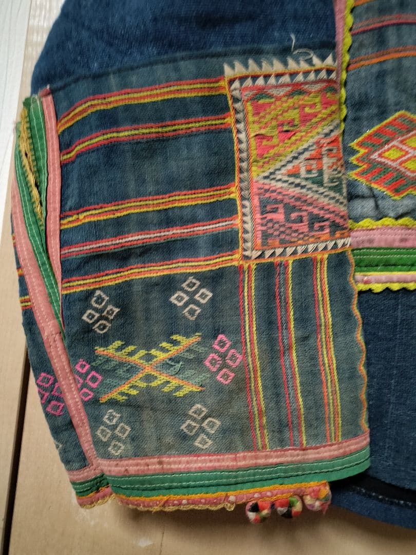 エスニック　パーカー　タイダム族手刺繍　リメイク衣類　新品　タイ製