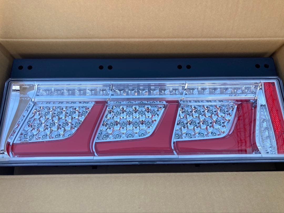 小糸　テールランプ　左右　LED　新車外し