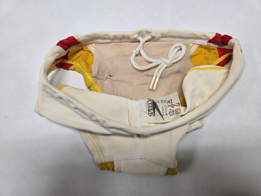 週末特価　SPEEDO　競泳用水着 白色 赤 黄色　140サイズ