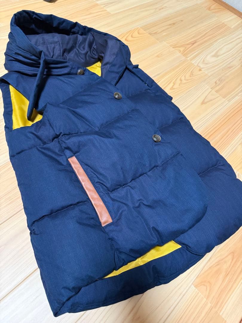美品パラスパレス　フード付きダウンベスト　ネイビー