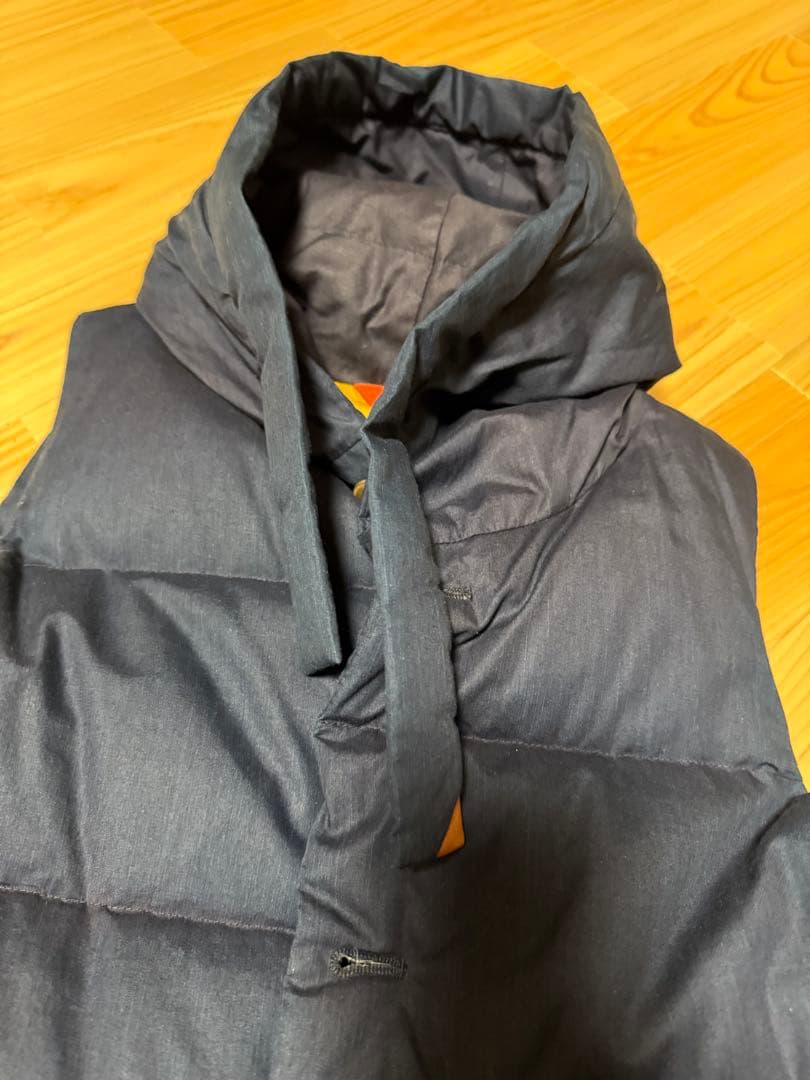 美品パラスパレス　フード付きダウンベスト　ネイビー