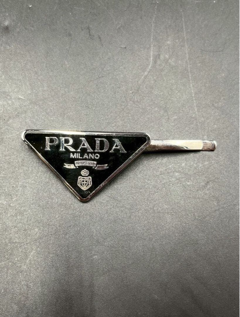【美品・即日発送】PRADA ヘアピン 黒　一本