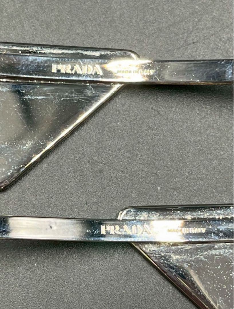 【美品・即日発送】PRADA ヘアピン 黒　一本