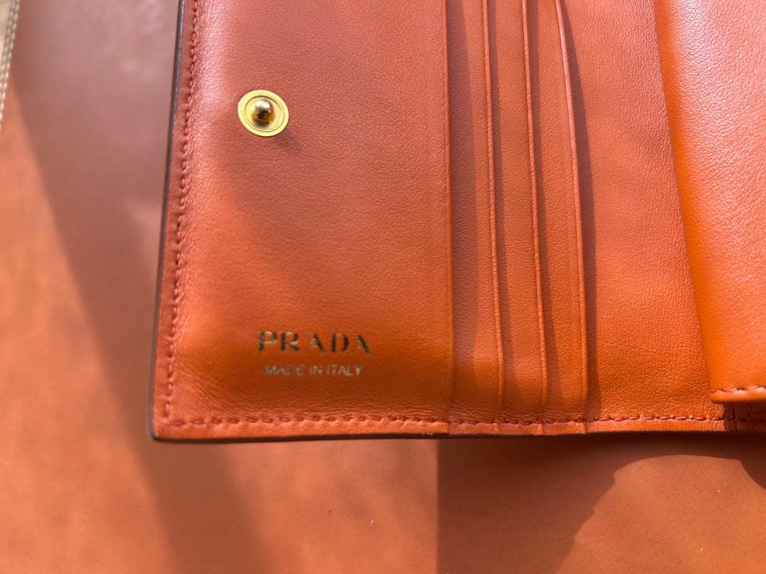 ✨PRADA 二つ折り財布（キャメル×内側オレンジ）✨