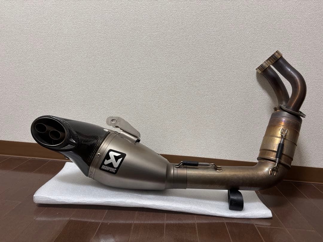 アクラポビッチ フルエキマフラー レーシングライン MT-07 / XSR700