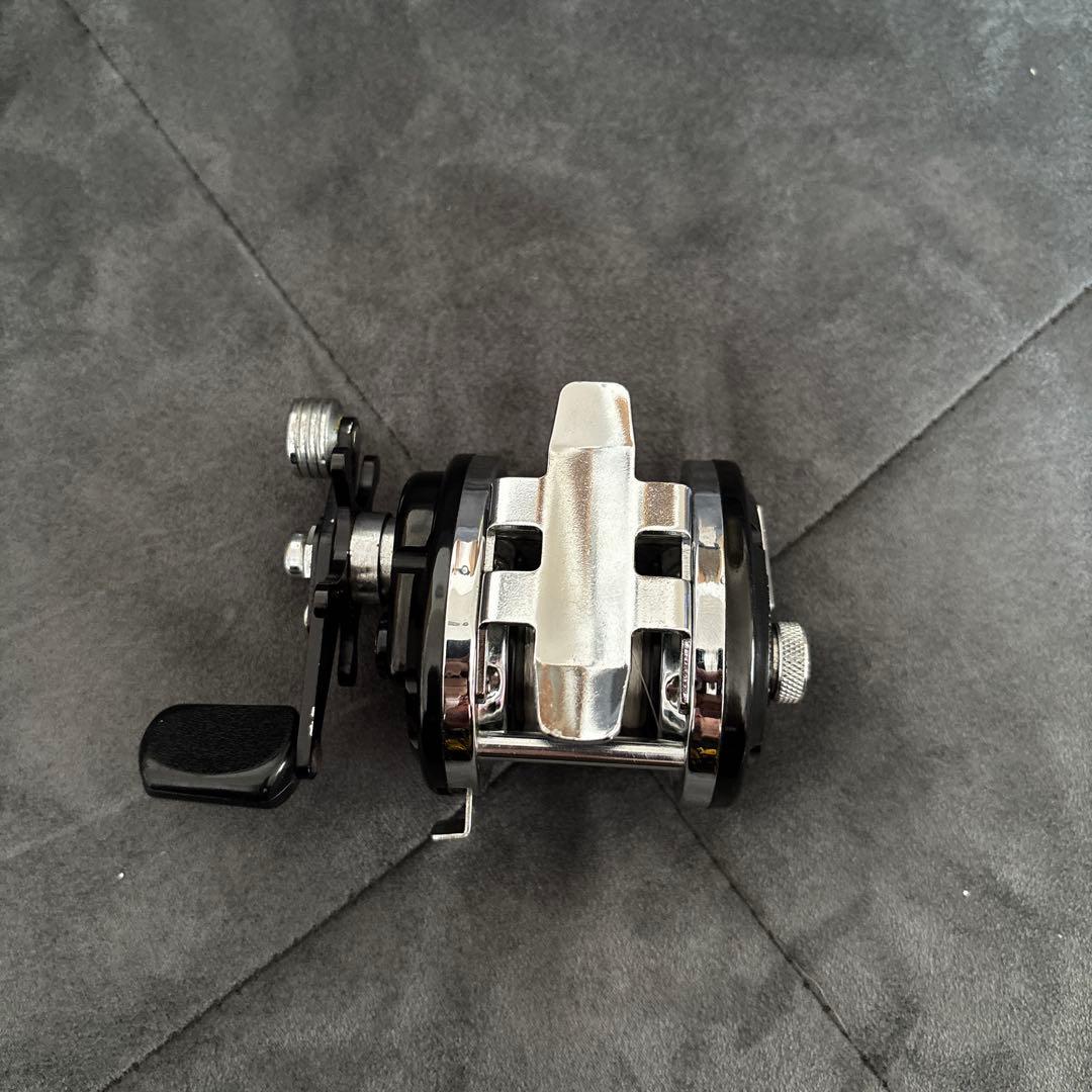 ダイワ ミリオネア　2000C ベイトリール