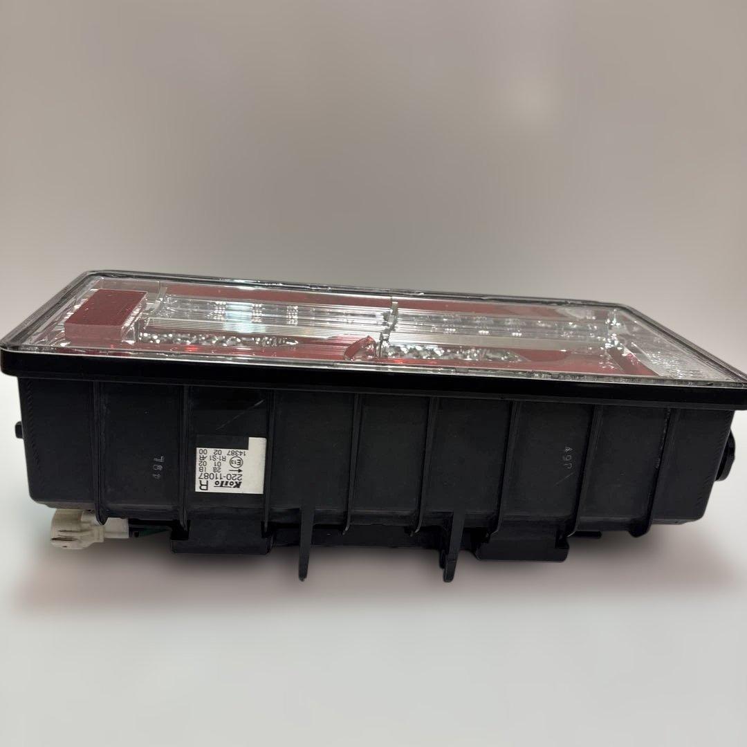 小糸 2連】トラック用 4t 10t リアコンビ ノーマルタイプ（運転席）右⑪