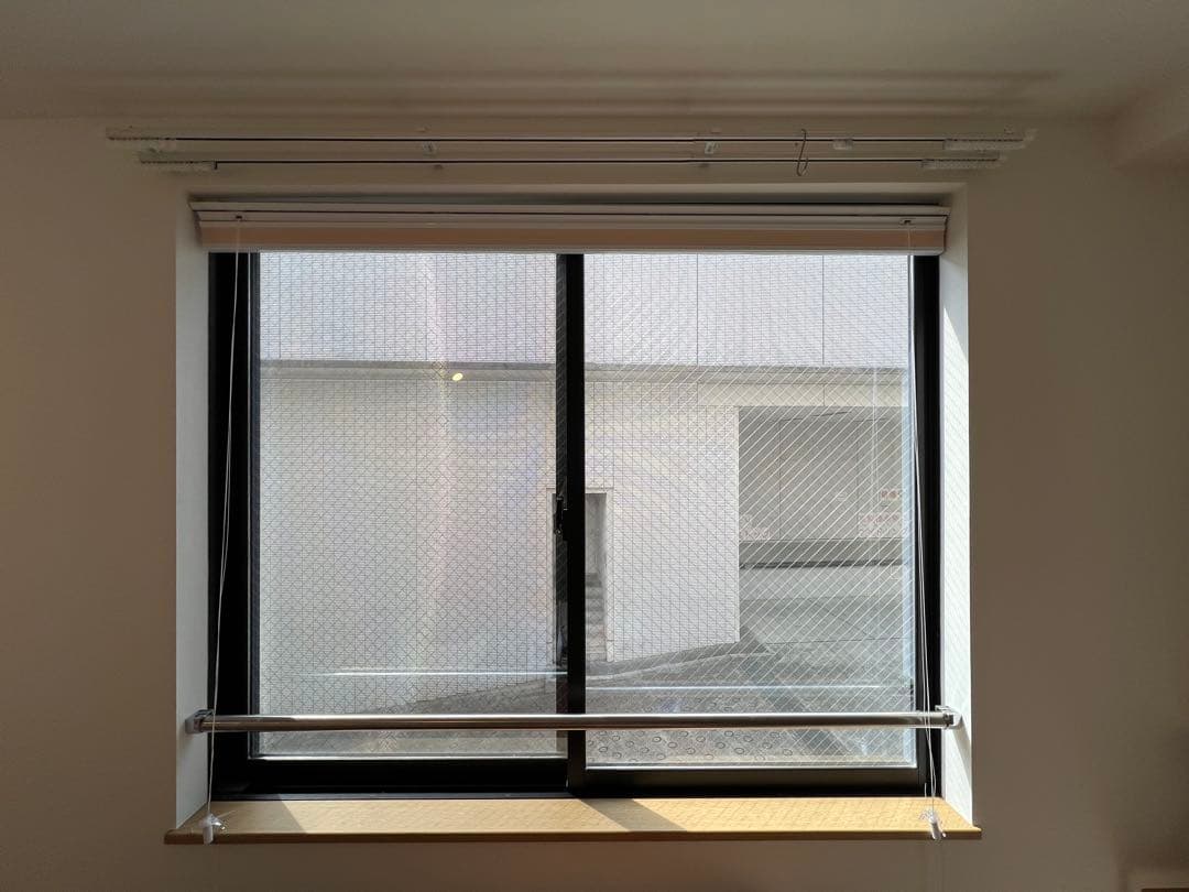 TUISS DECOR 採光トップダウンハニカムシェード