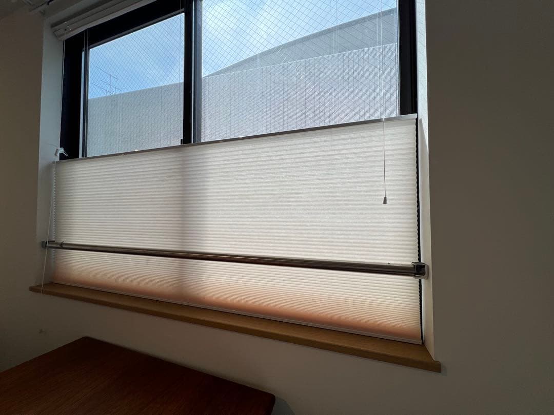 TUISS DECOR 採光トップダウンハニカムシェード