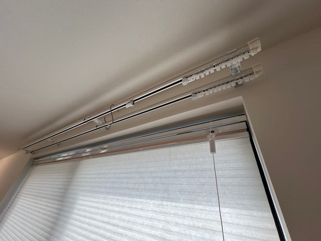 TUISS DECOR 採光トップダウンハニカムシェード