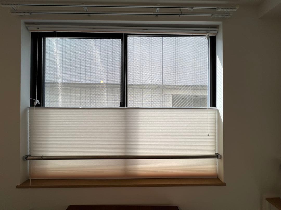 TUISS DECOR 採光トップダウンハニカムシェード